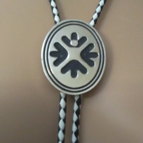 VINTAGE BOLO TIE W/ BLACK & WHITE BRAID SILVER TONE (1997) SYMBOL PCS HEALTH SYS - Picture 2 of 5